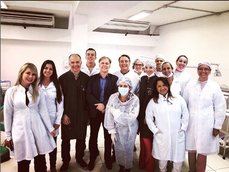Registro fotográfico de curso de capacitação em toxina botulínica e microagulhamento — fevereiro de 2018